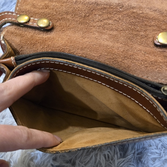 Patricia Nash• Torri leather brown crossbody bag w/ tooled floral pattern. - Picture 14 of 16